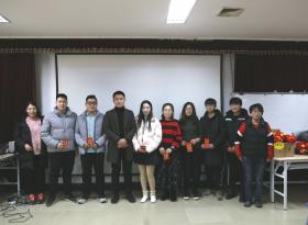 新春迎元宵，歡聲振精神，愛(ài)元宵三五風(fēng)光，繁光遠(yuǎn)綴天